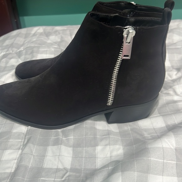 Boot - Picture 2 of 3